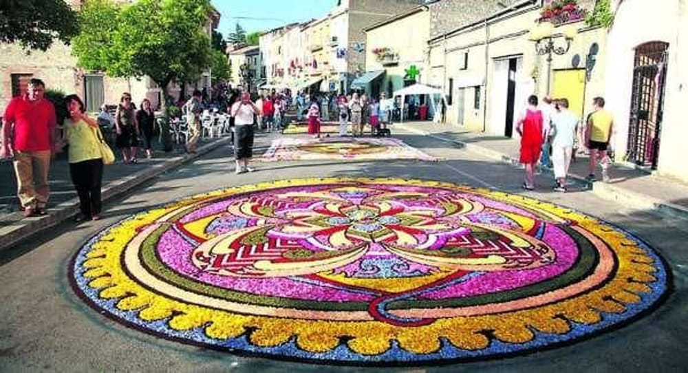 Le Infiorate del Corpus Domini: l’arte floreale colora l’Italia